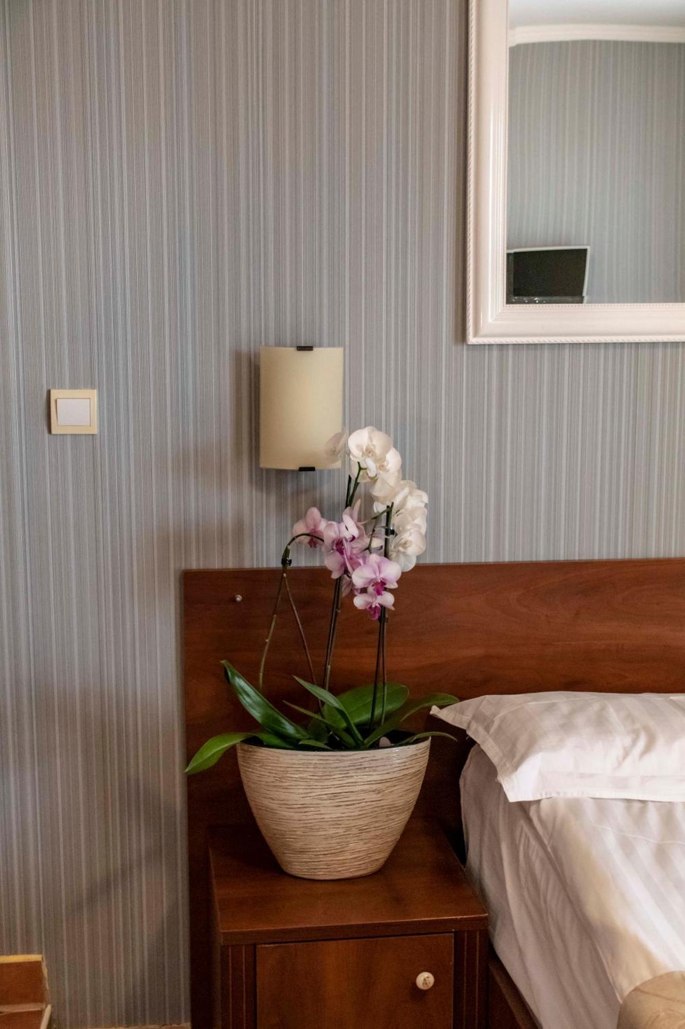 בודווה Mali Hotel Porat מראה חיצוני תמונה